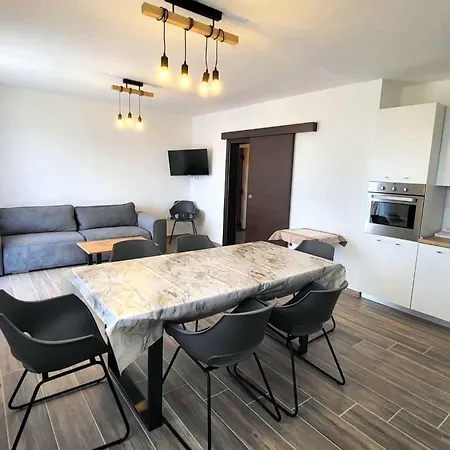 Apartman In Mit Gemeinsamem Garten *