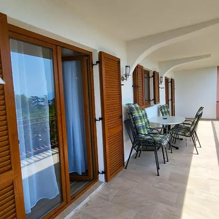 Apartman In Mit Gemeinsamem Garten *